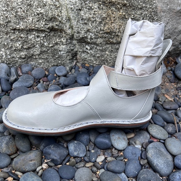 Trippen Vivienne Mary Jane leather flat in stone color New With Box - Picture 8 of 9